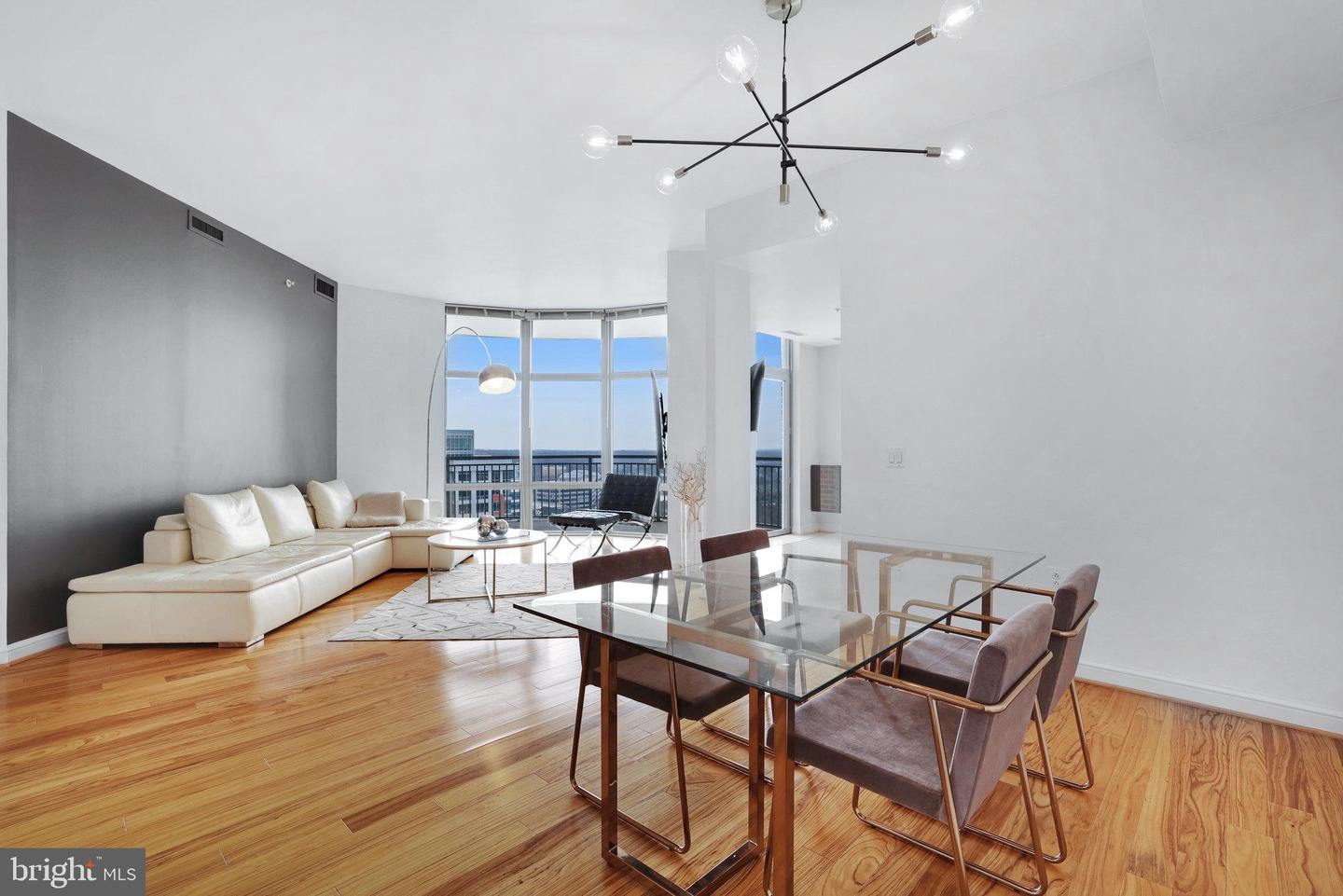 11990 MARKET Unit: 1501