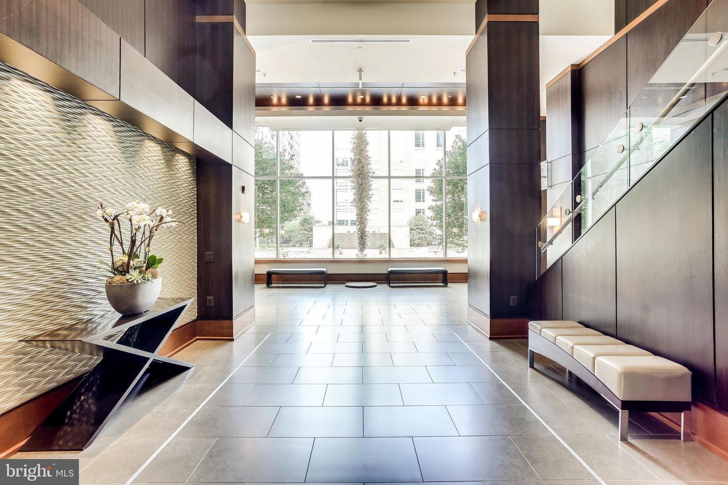 11990 MARKET Unit: 1501