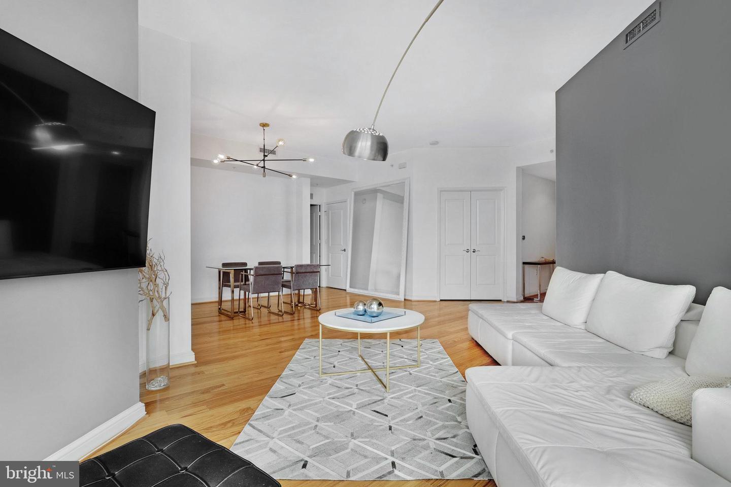11990 MARKET Unit: 1501