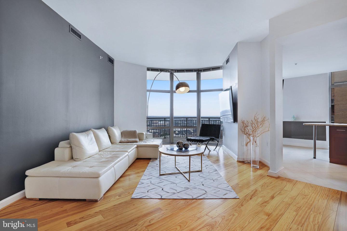 11990 MARKET Unit: 1501