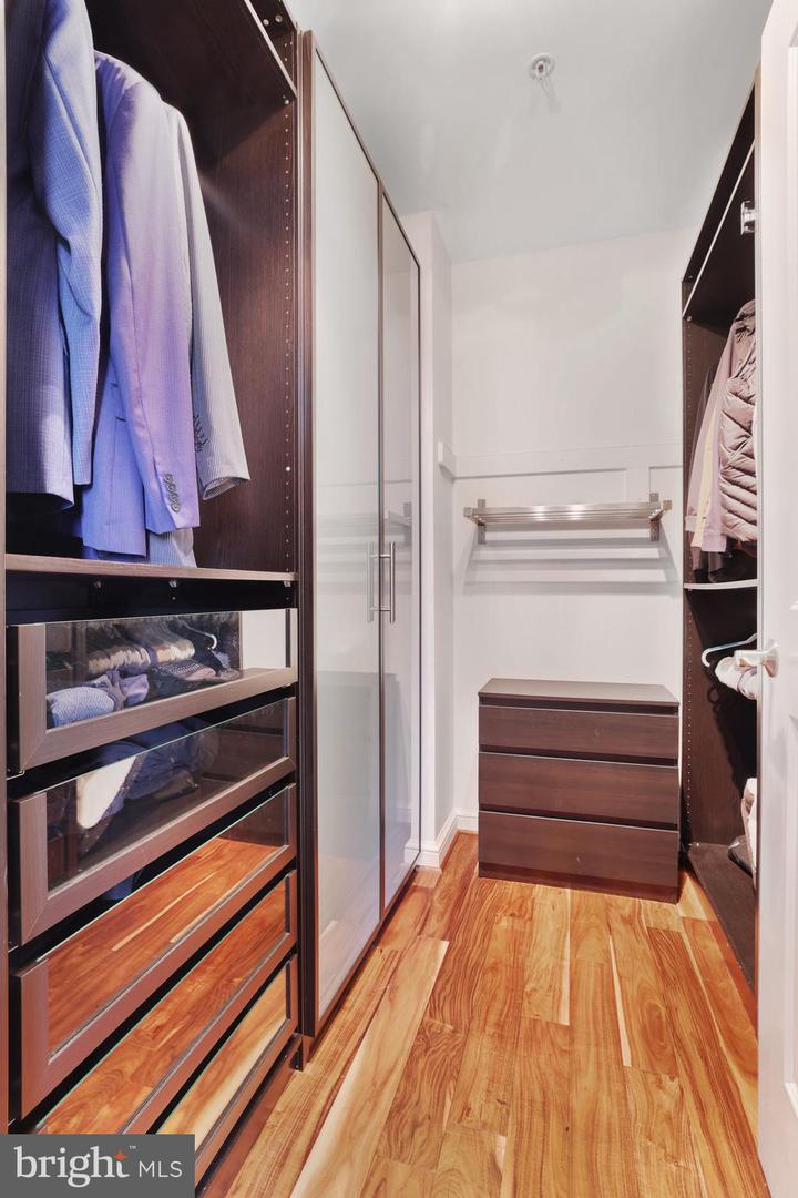11990 MARKET Unit: 1501