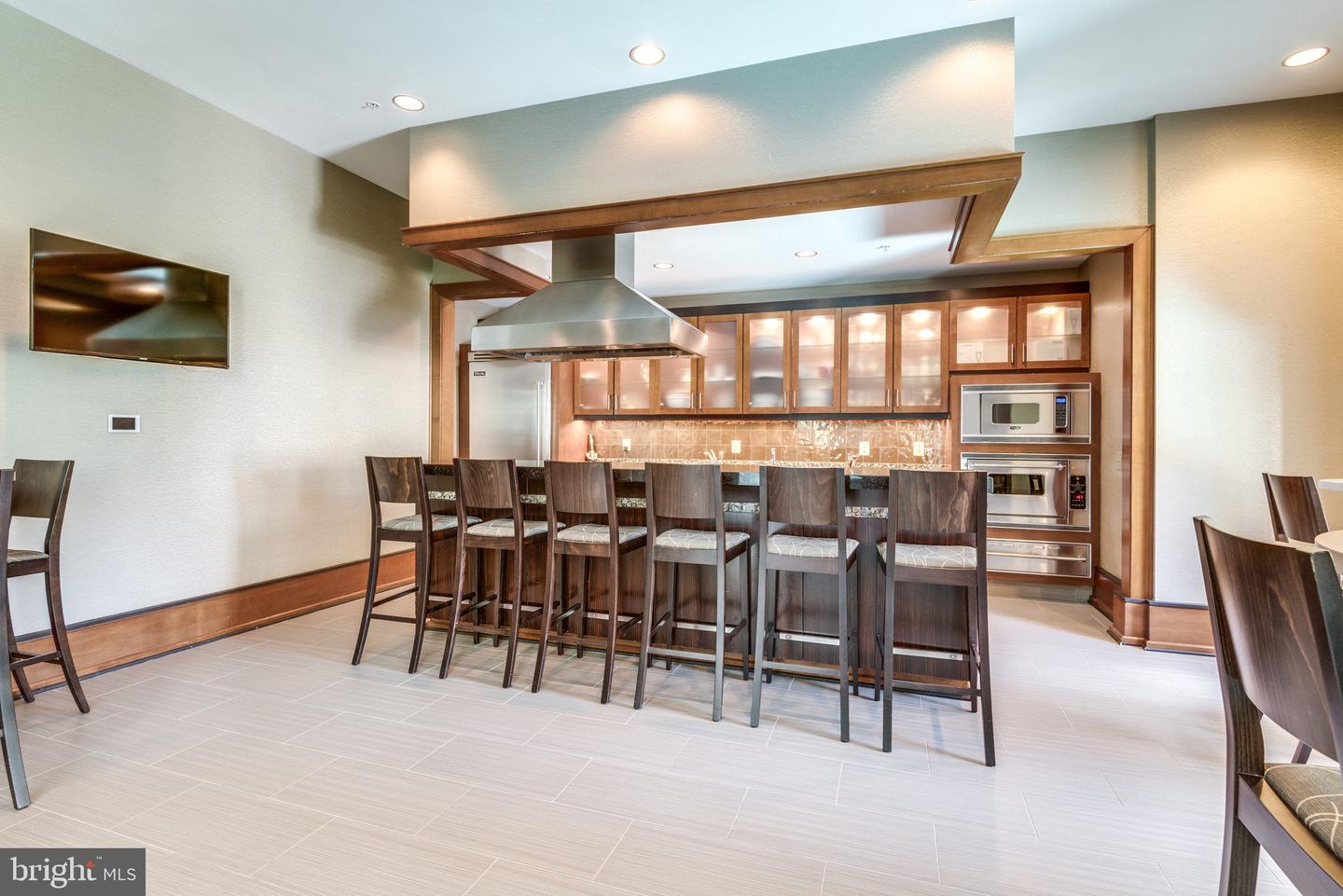 11990 MARKET Unit: 1501
