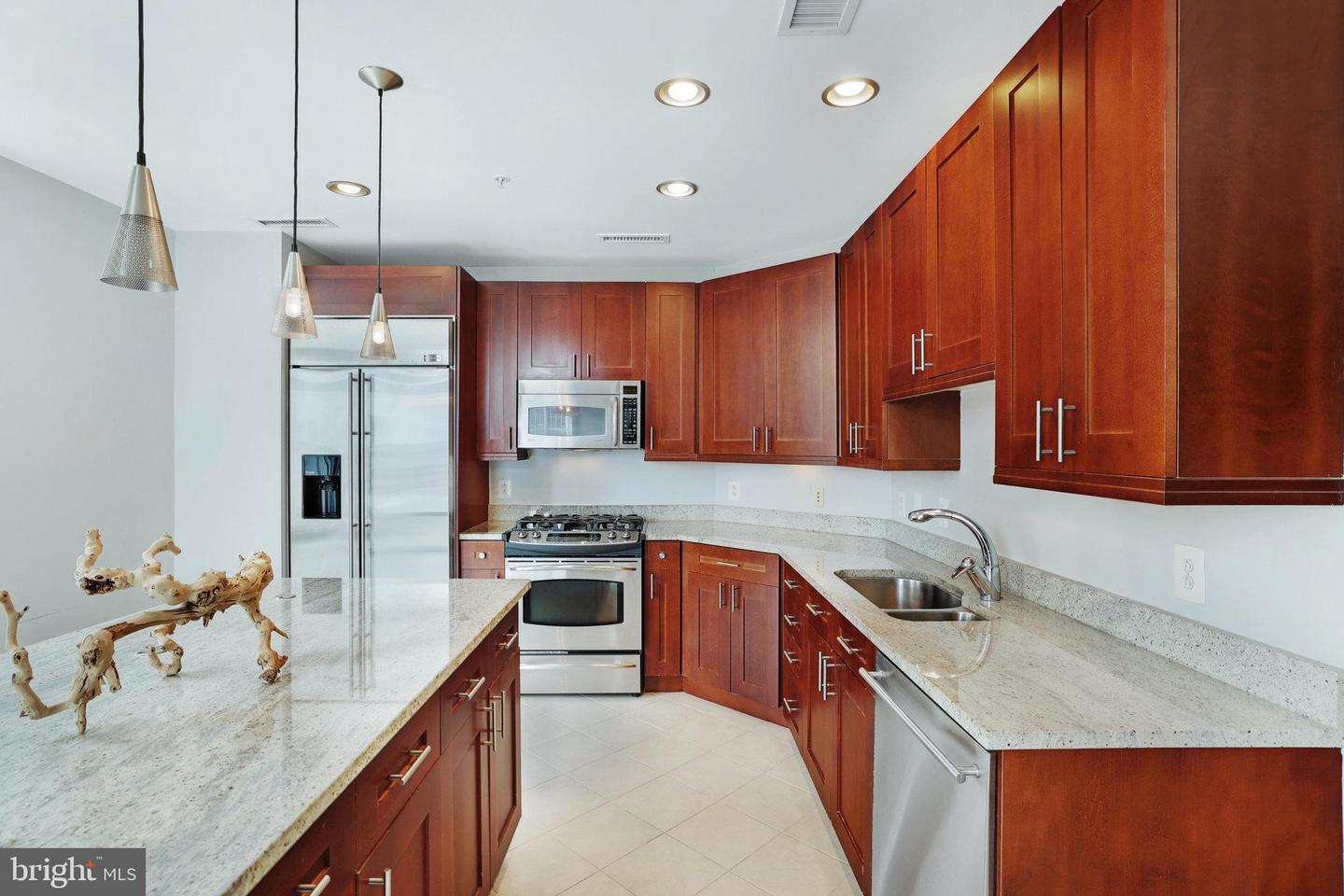 11990 MARKET Unit: 1501