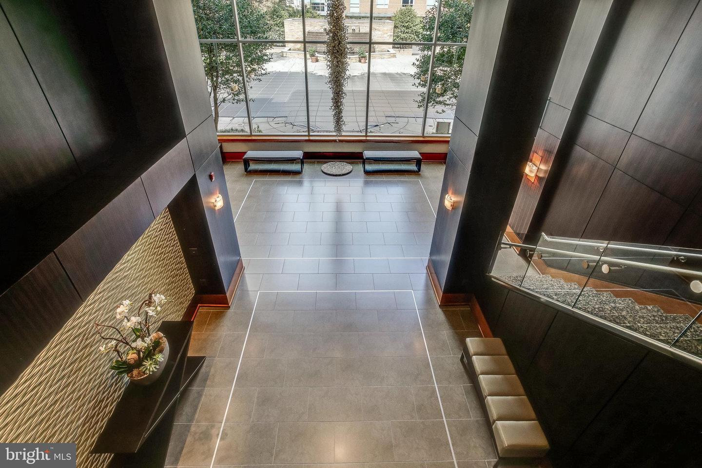 11990 MARKET Unit: 1501