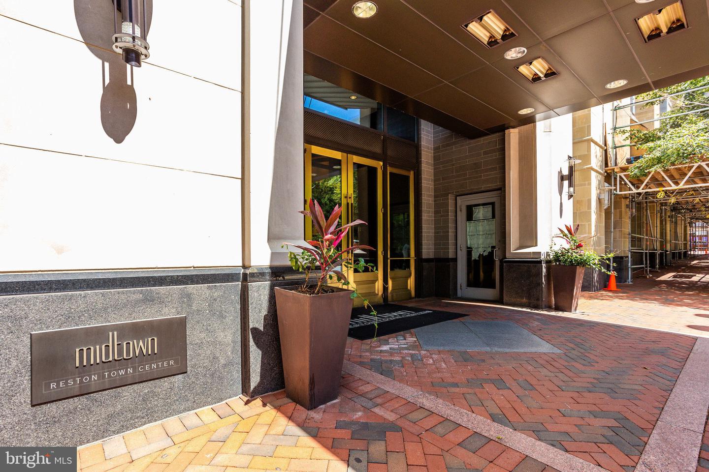 11990 MARKET Unit: 1501