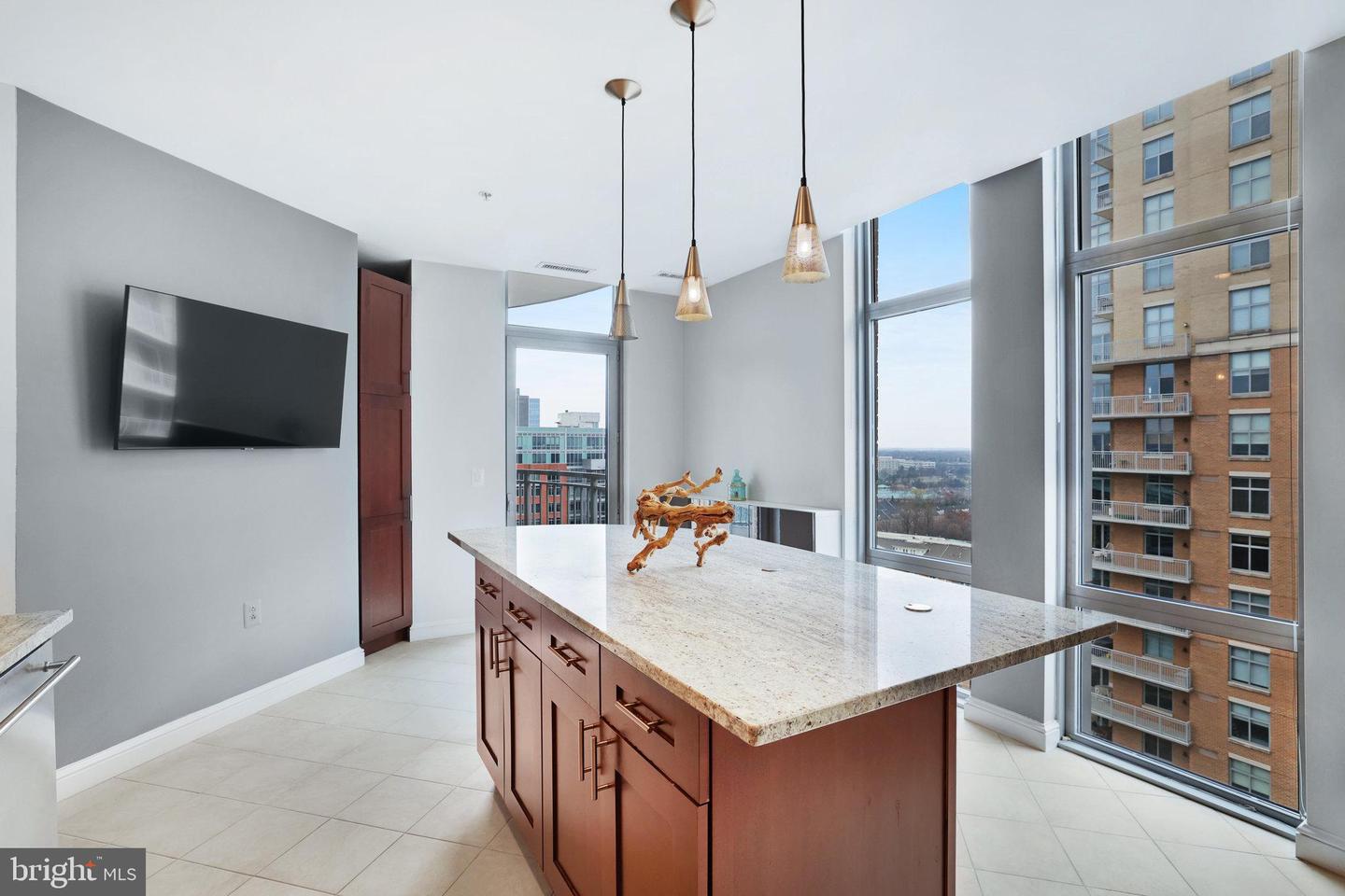 11990 MARKET Unit: 1501