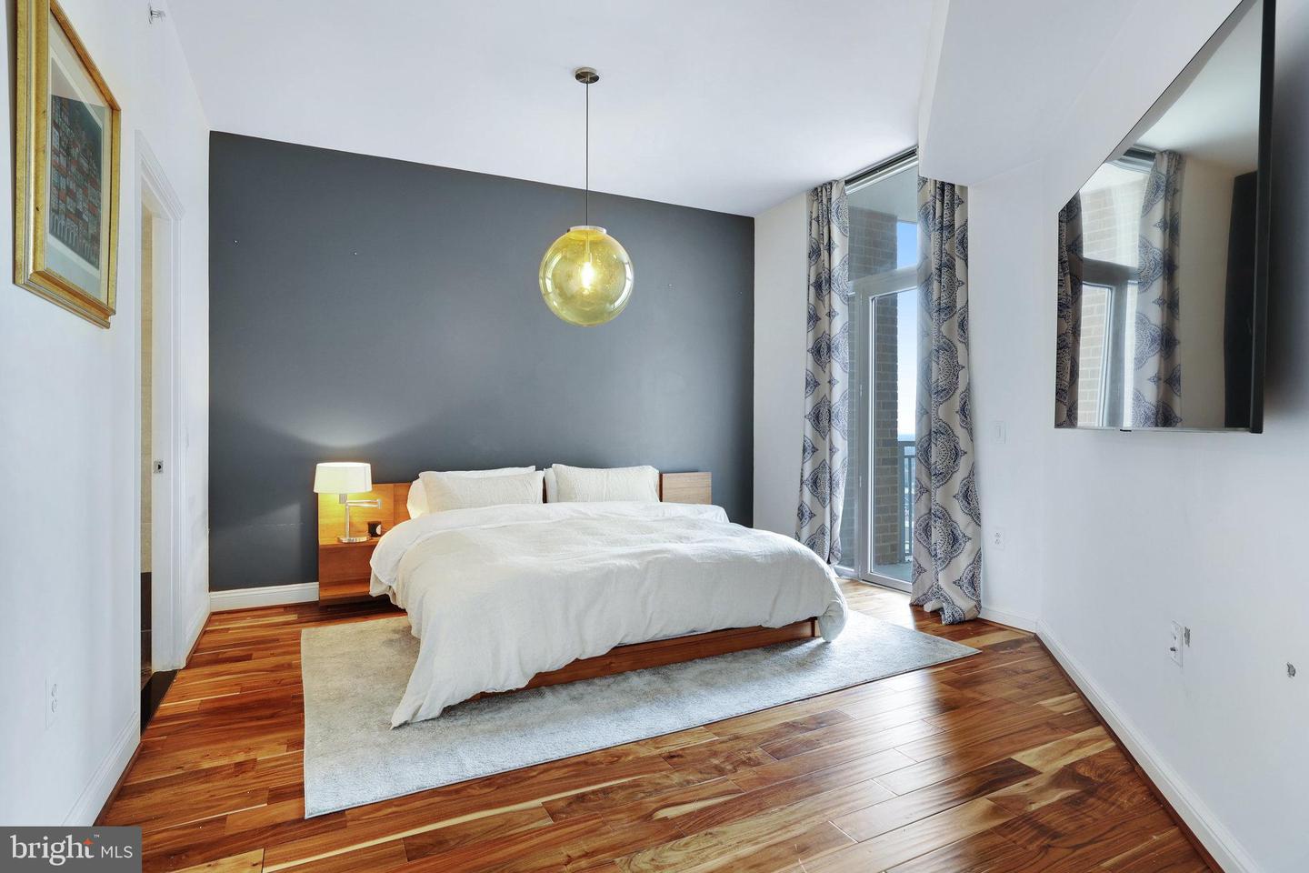 11990 MARKET Unit: 1501