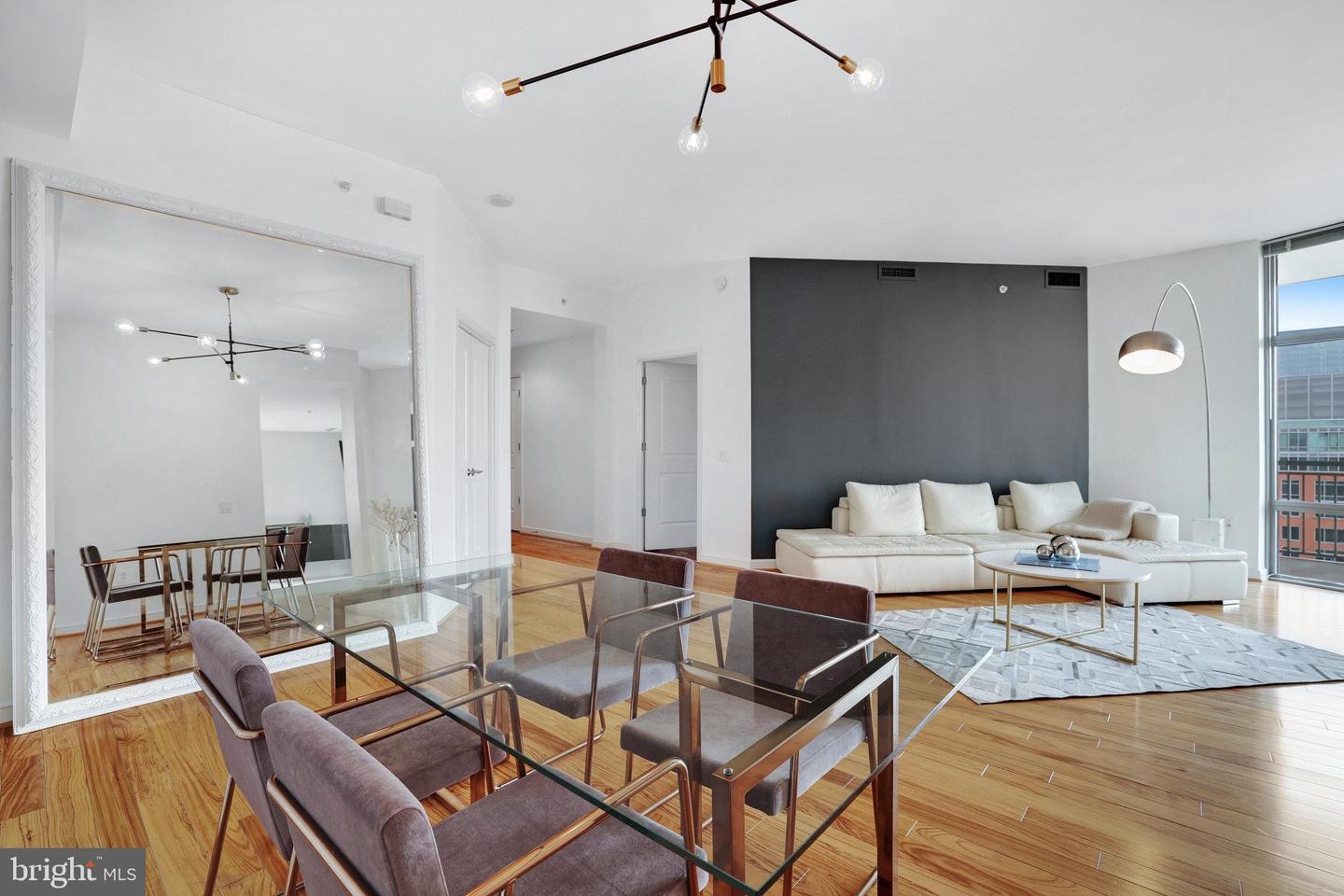 11990 MARKET Unit: 1501
