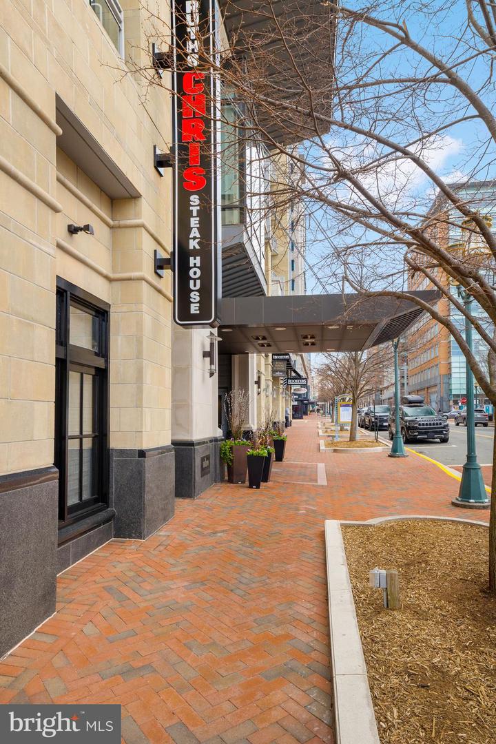 11990 MARKET Unit: 1501