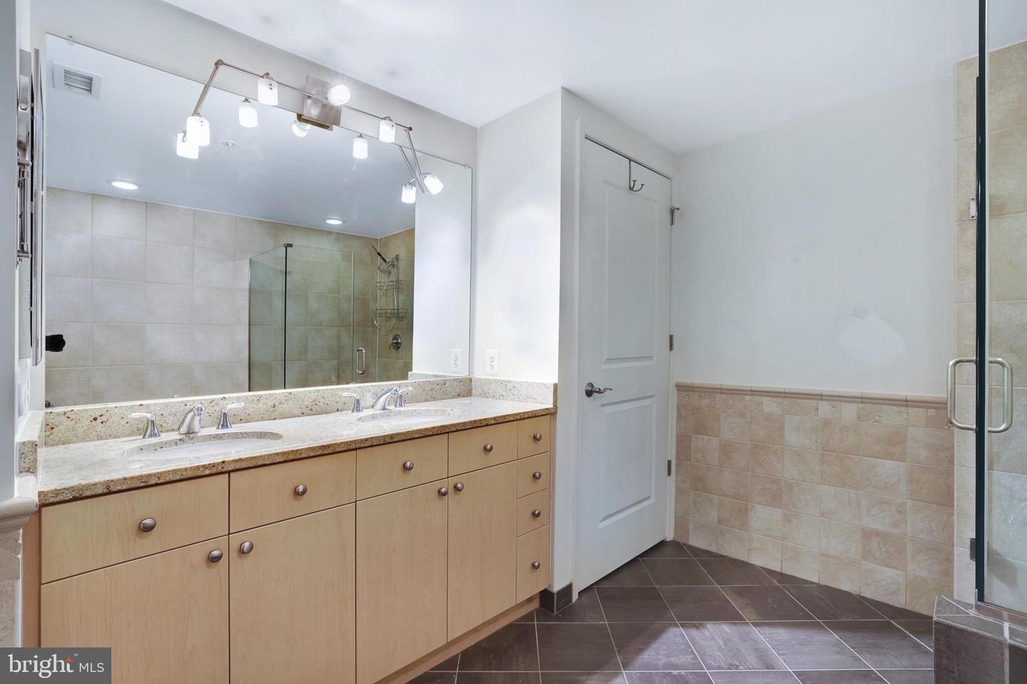 11990 MARKET Unit: 1501