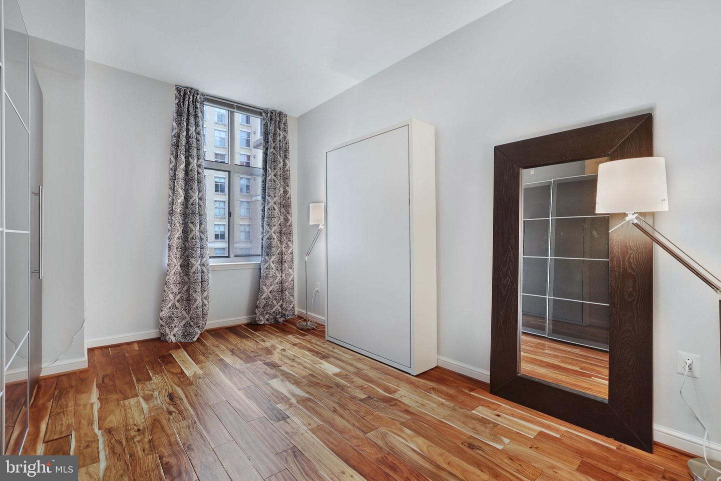 11990 MARKET Unit: 1501