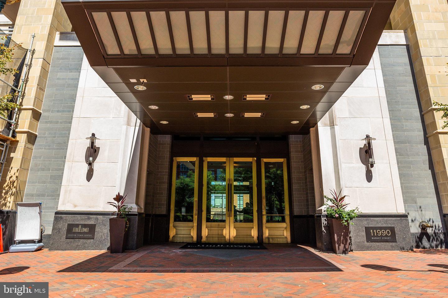 11990 MARKET Unit: 1501