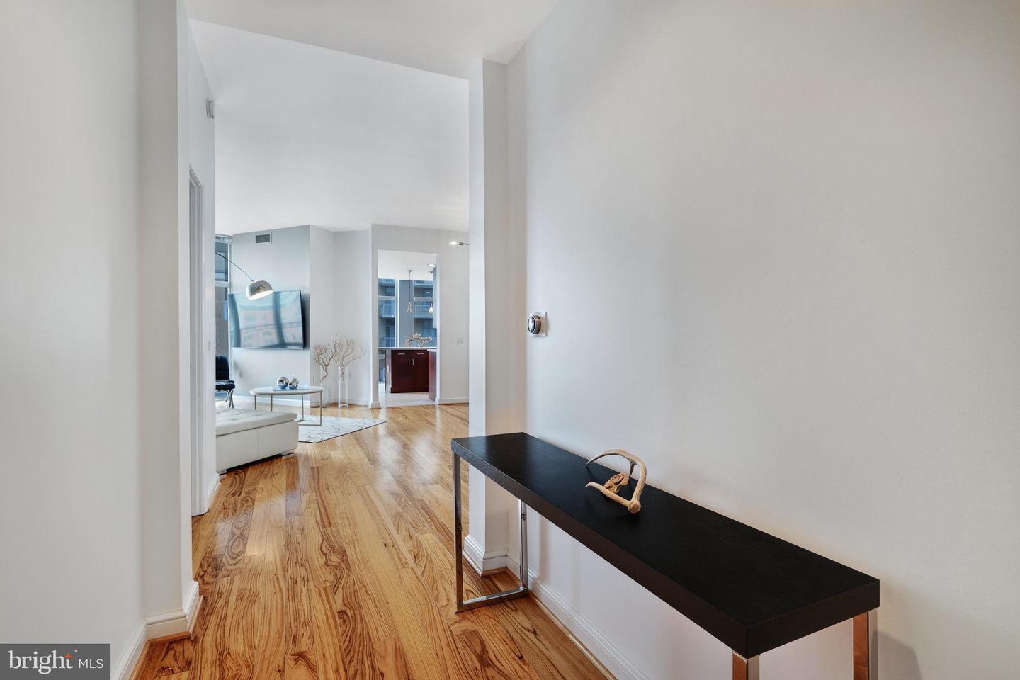 11990 MARKET Unit: 1501