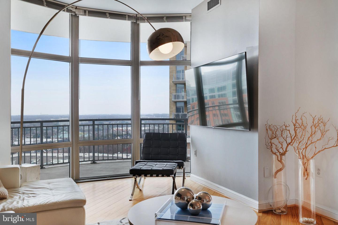11990 MARKET Unit: 1501