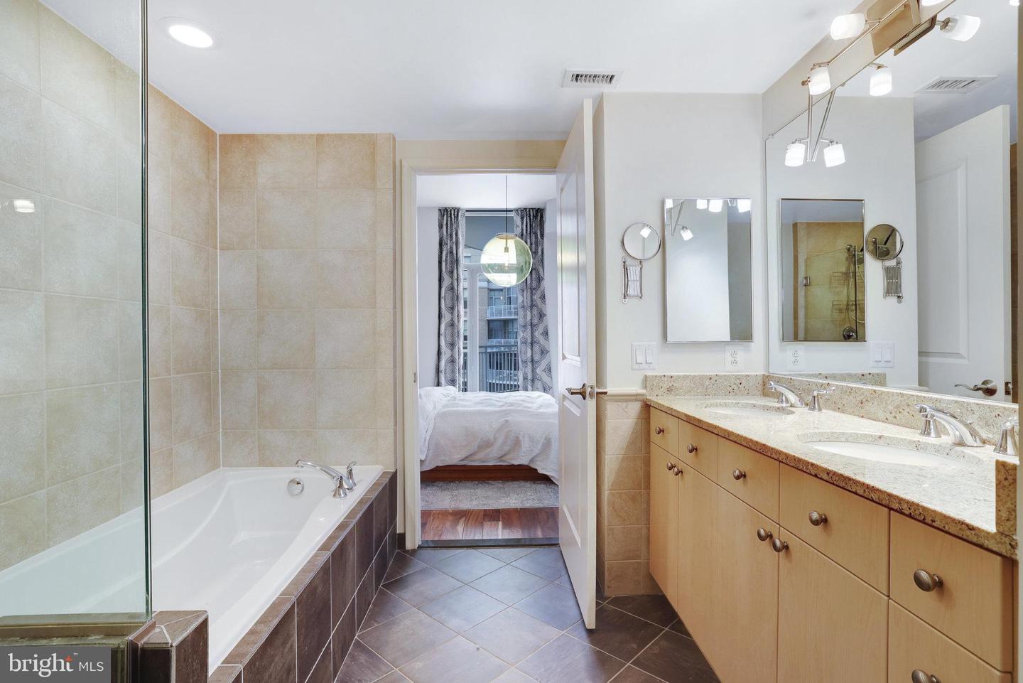11990 MARKET Unit: 1501