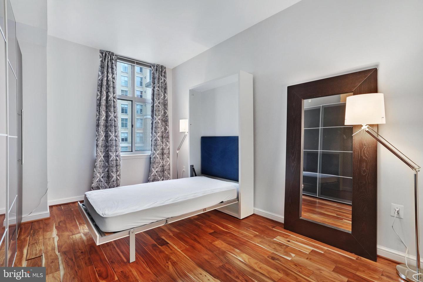 11990 MARKET Unit: 1501