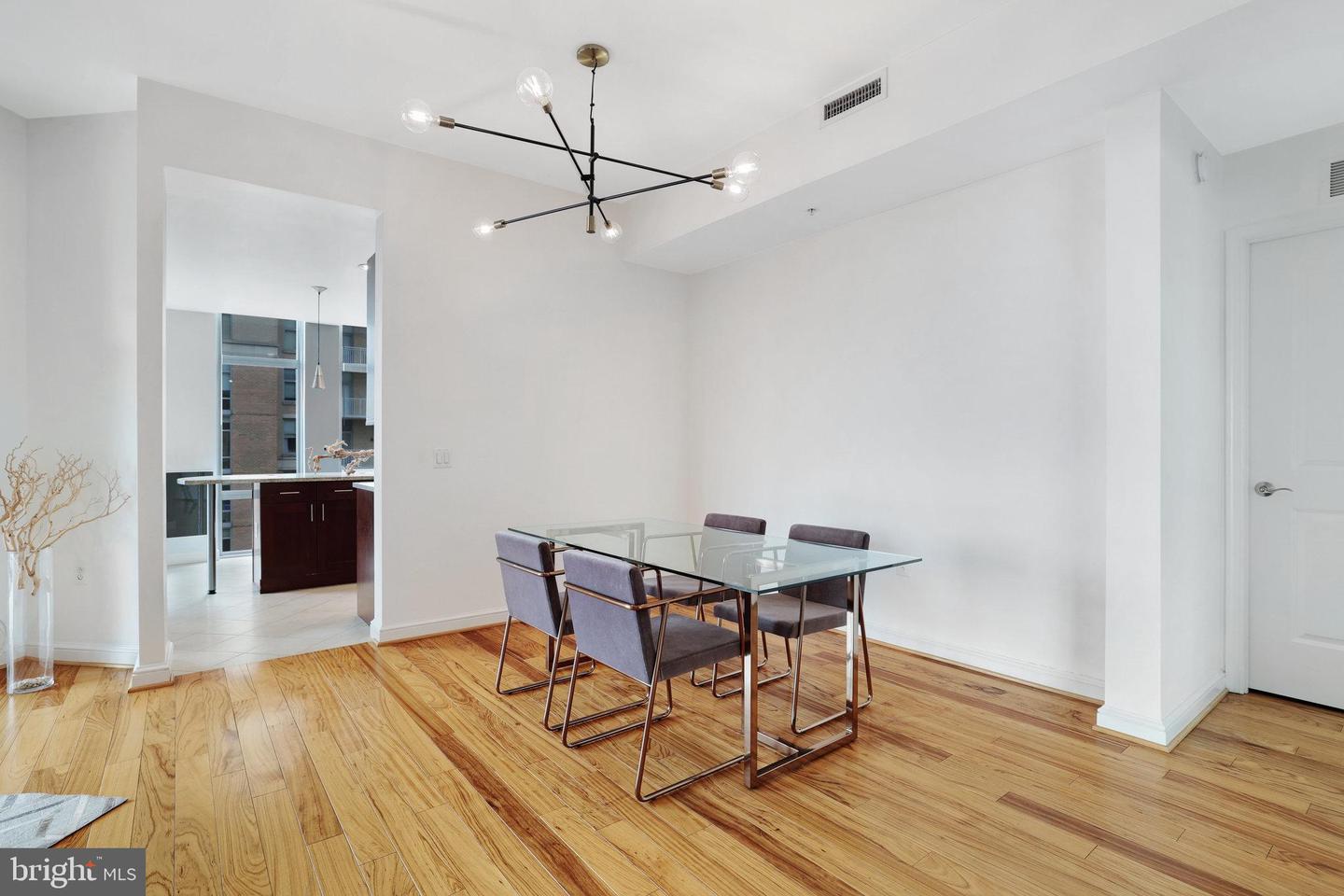 11990 MARKET Unit: 1501