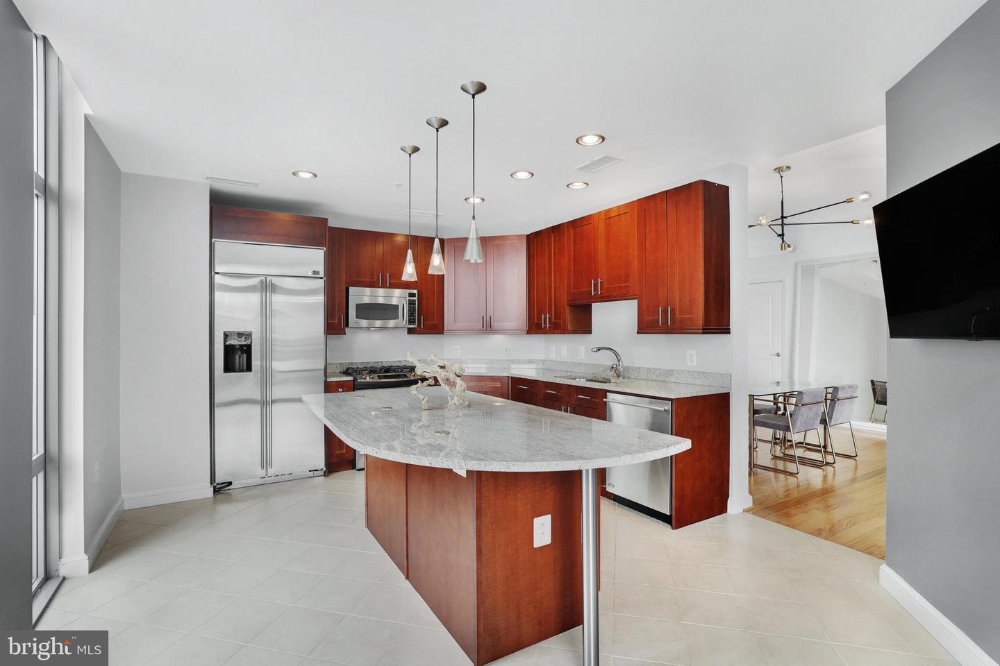 11990 MARKET Unit: 1501