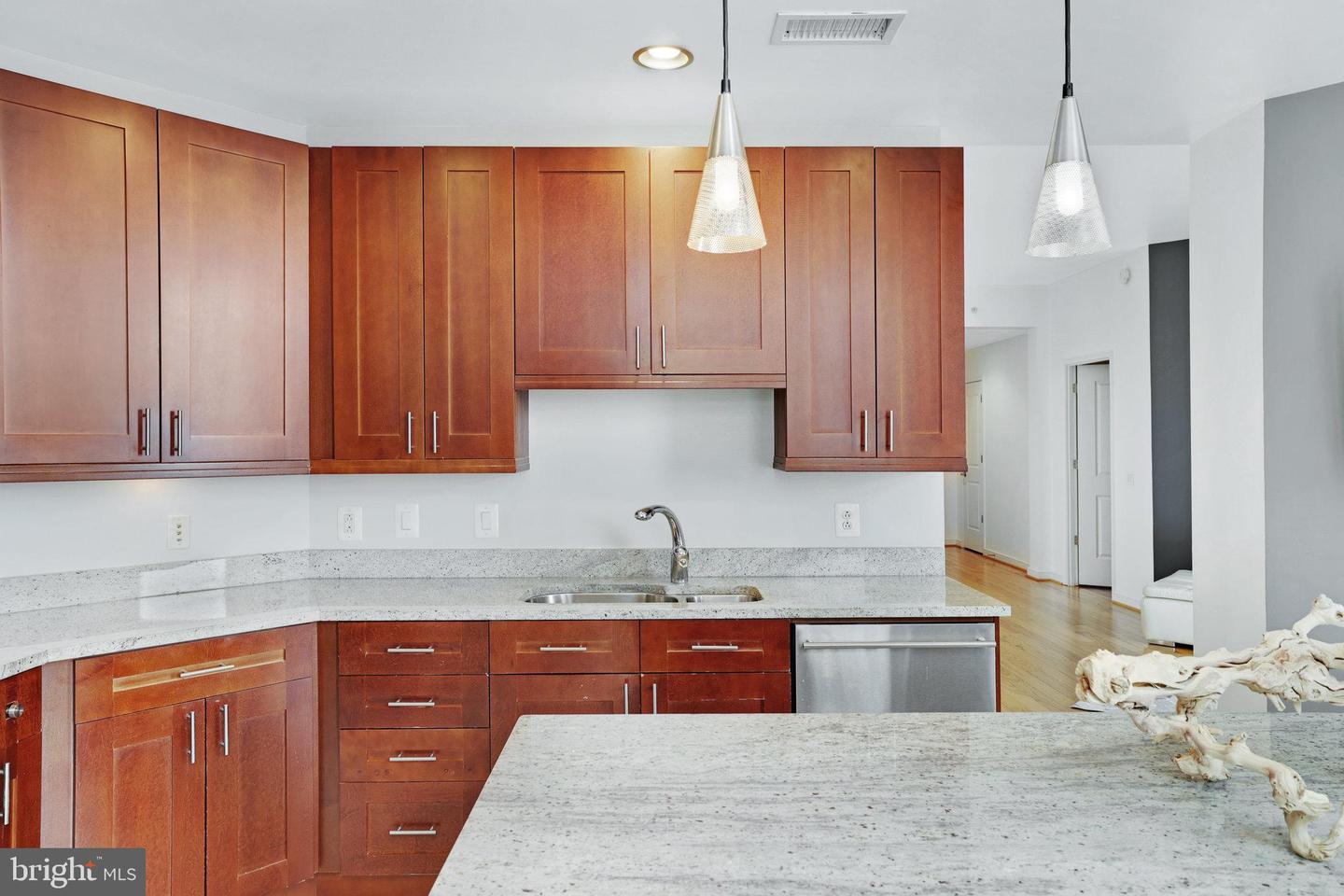 11990 MARKET Unit: 1501