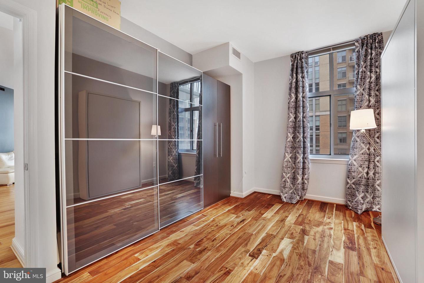 11990 MARKET Unit: 1501