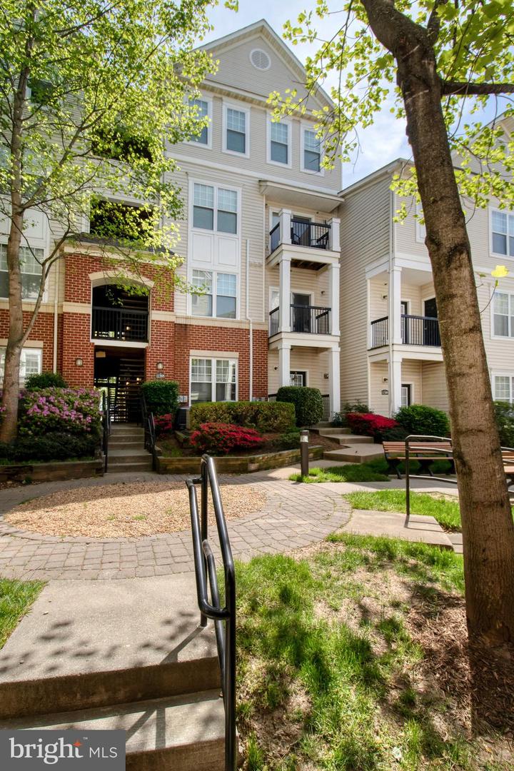 11395 ARISTOTLE DRIVE Unit: 11-313