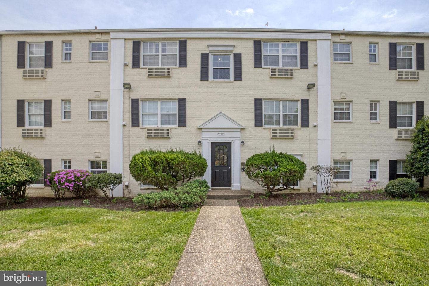 2303 FARRINGTON AVENUE Unit: 02-302