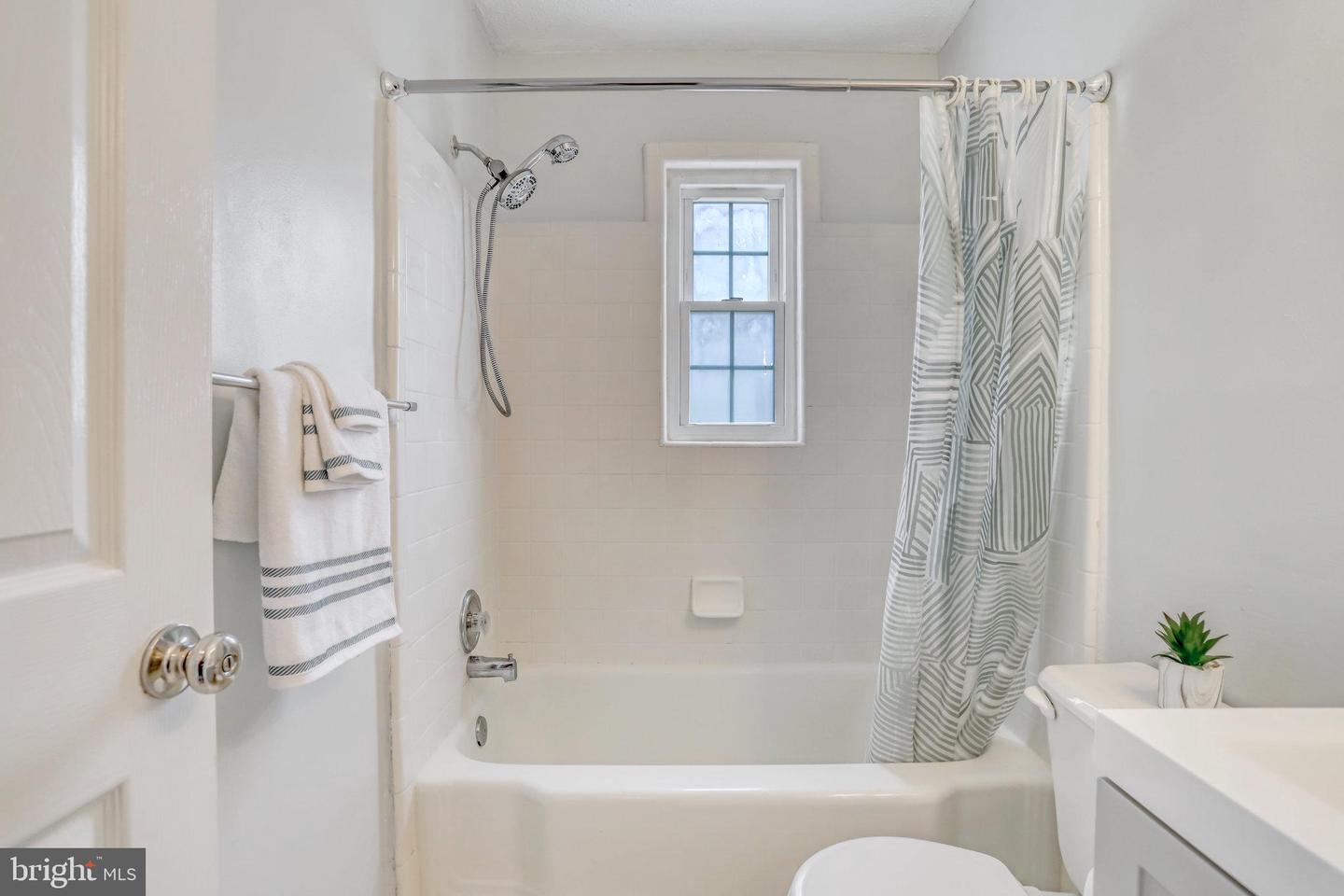 2303 FARRINGTON AVENUE Unit: 02-302