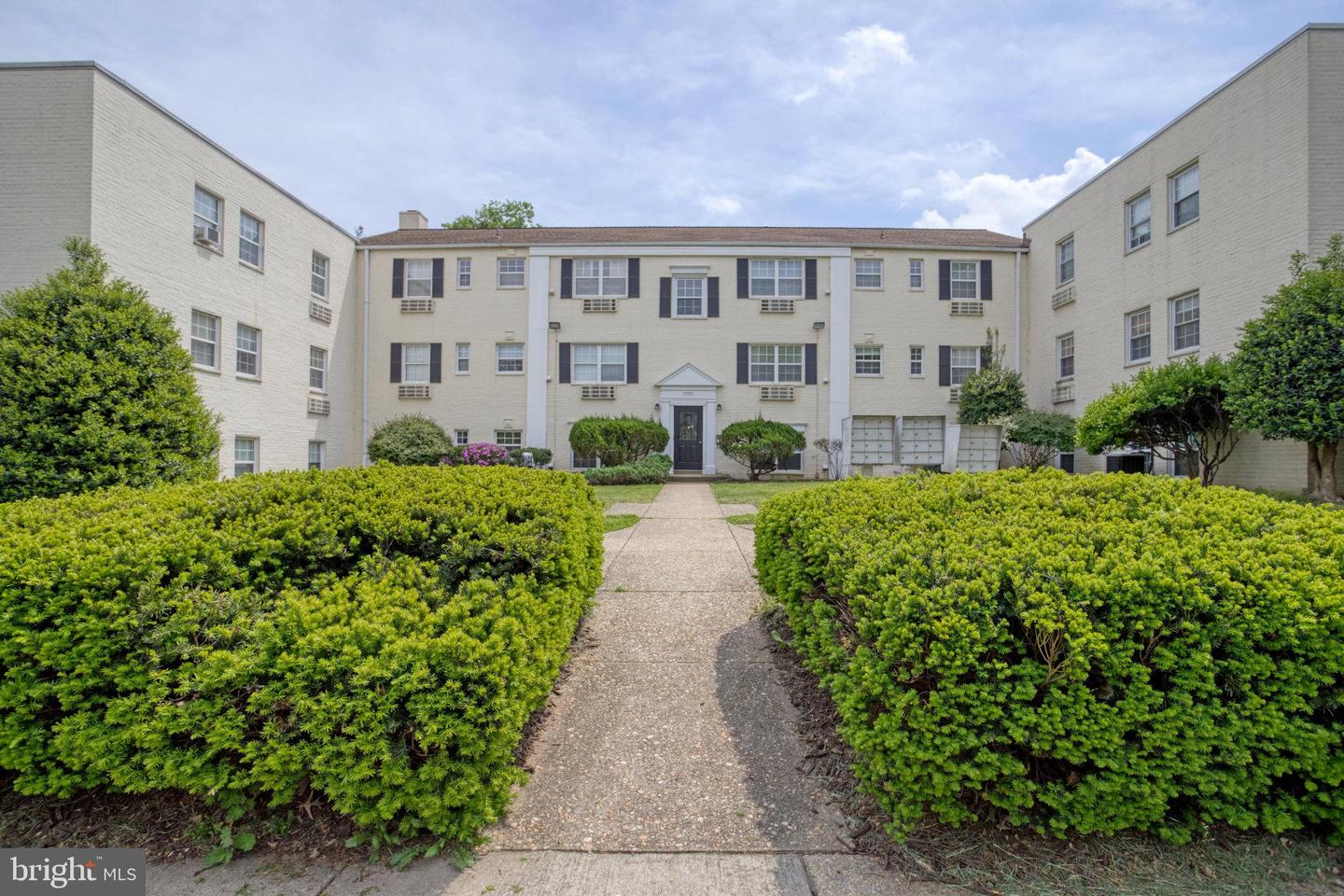 2303 FARRINGTON AVENUE Unit: 02-302