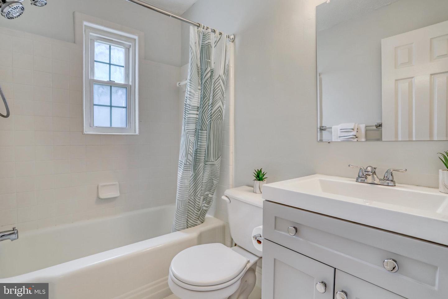2303 FARRINGTON AVENUE Unit: 02-302