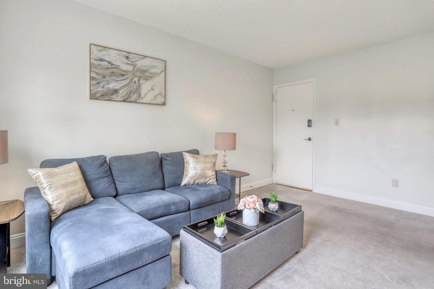 2303 FARRINGTON AVENUE Unit: 02-302