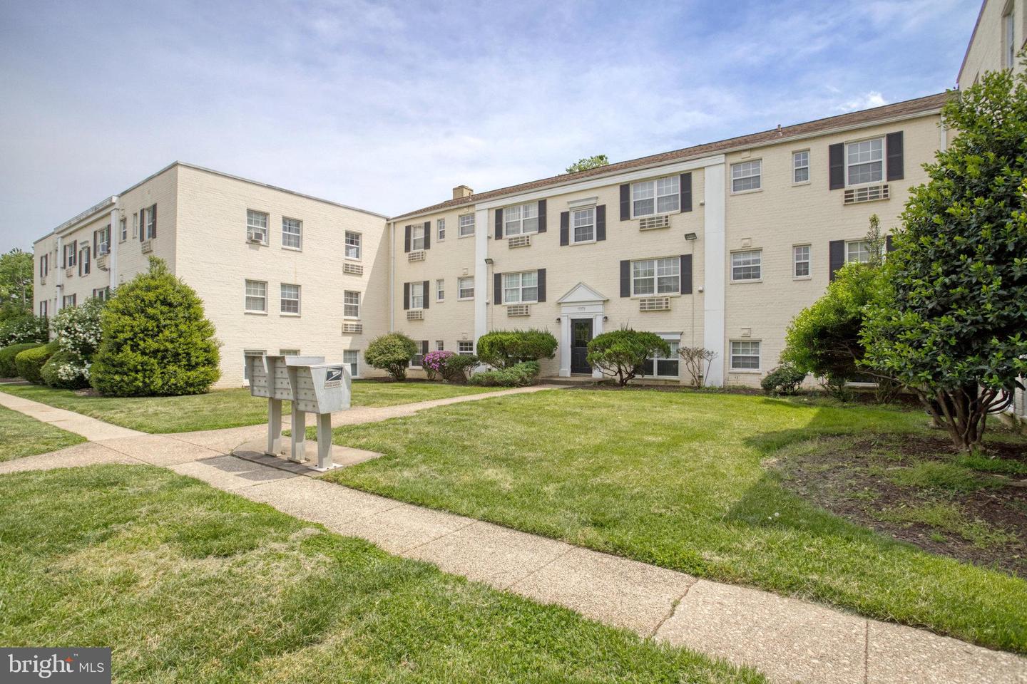 2303 FARRINGTON AVENUE Unit: 02-302