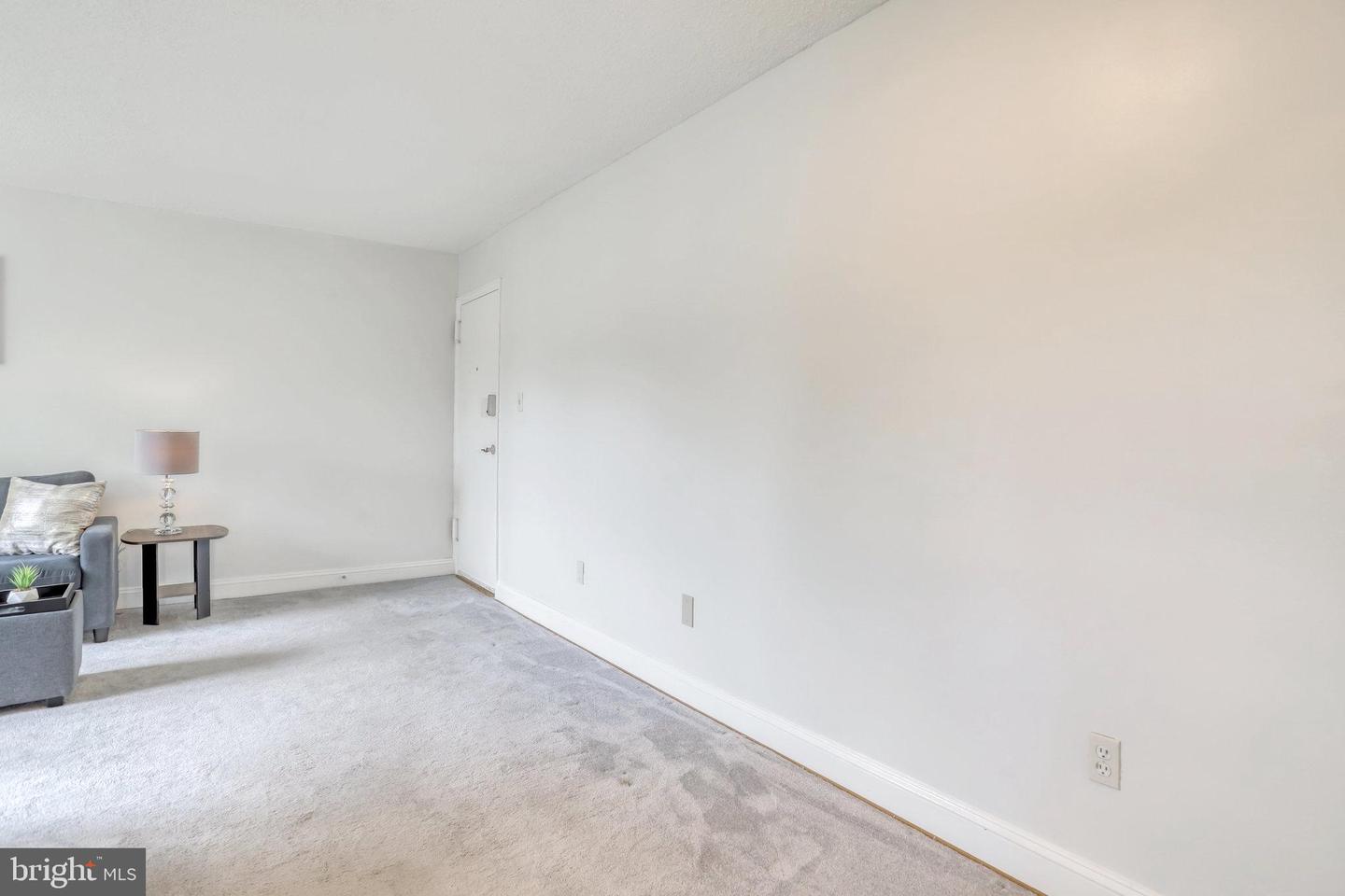 2303 FARRINGTON AVENUE Unit: 02-302