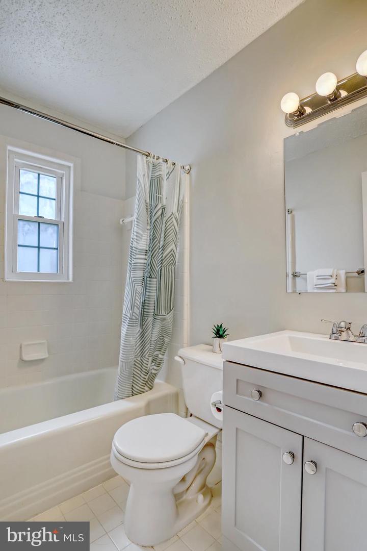 2303 FARRINGTON AVENUE Unit: 02-302