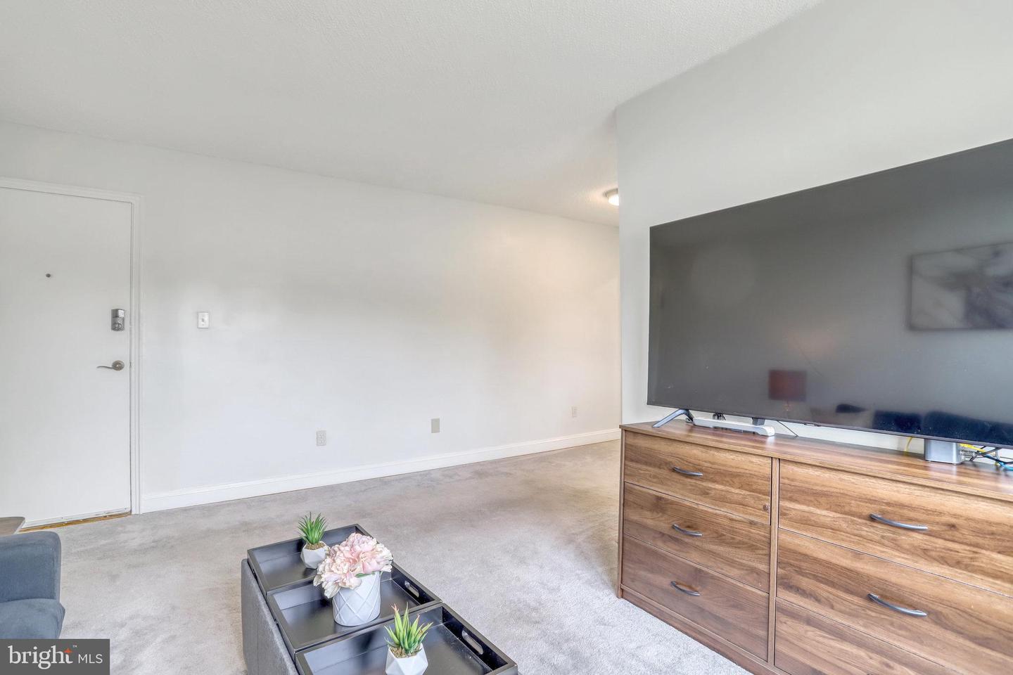 2303 FARRINGTON AVENUE Unit: 02-302