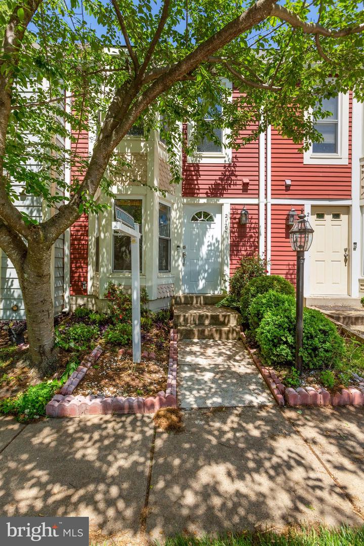 2120 WHISPERWOOD GLEN LANE