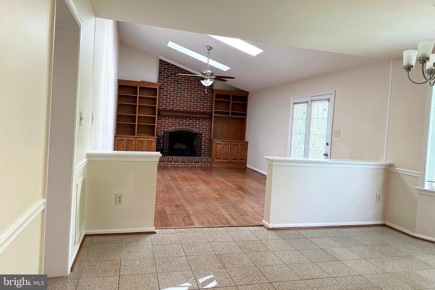 893 BROAD OAKS DRIVE