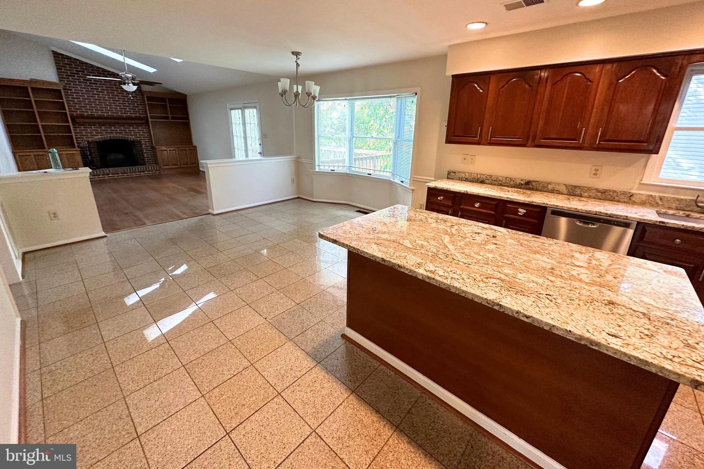 893 BROAD OAKS DRIVE