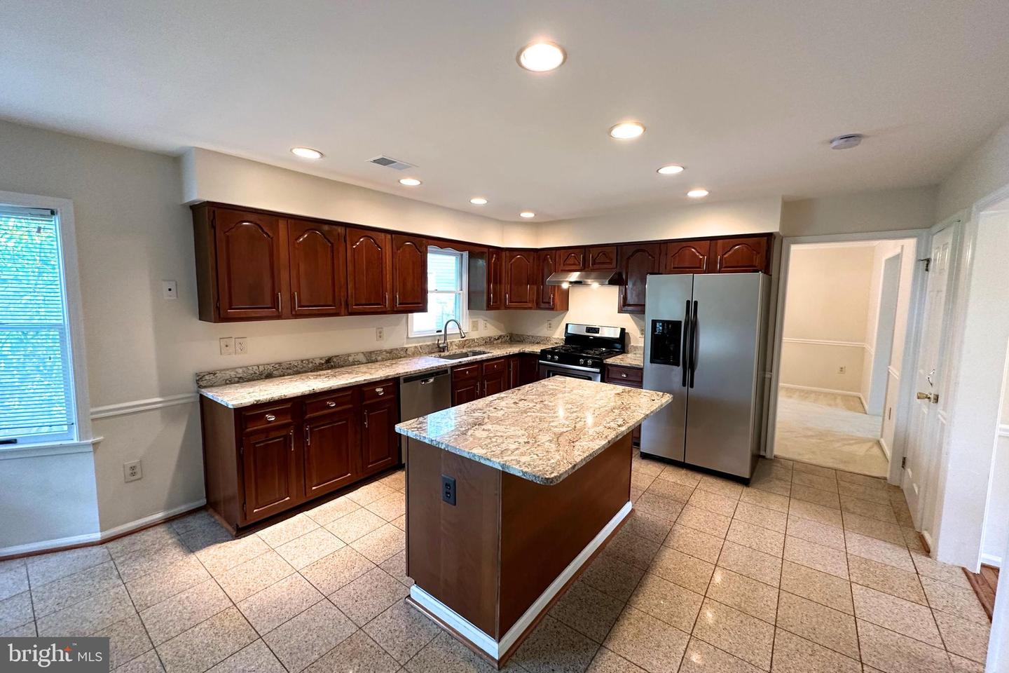 893 BROAD OAKS DRIVE