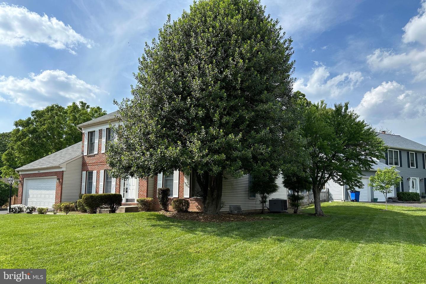 893 BROAD OAKS DRIVE