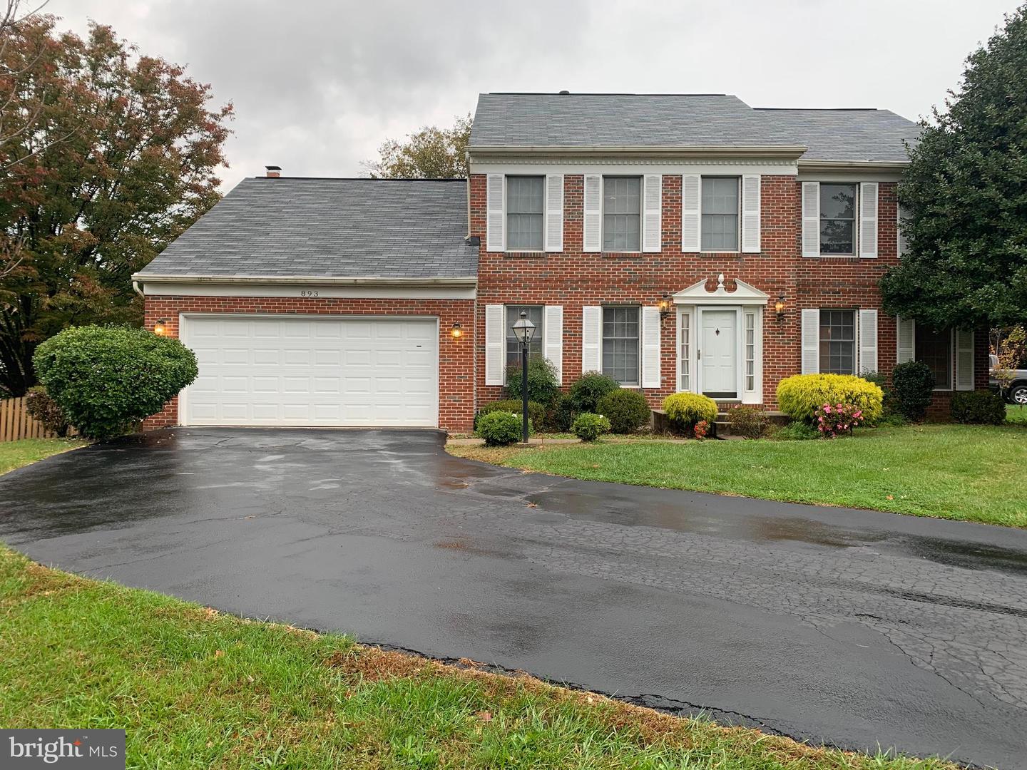 893 BROAD OAKS DRIVE