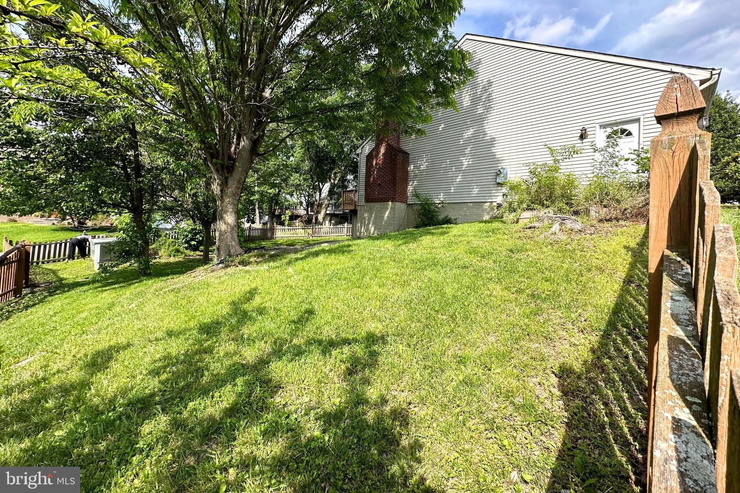 893 BROAD OAKS DRIVE