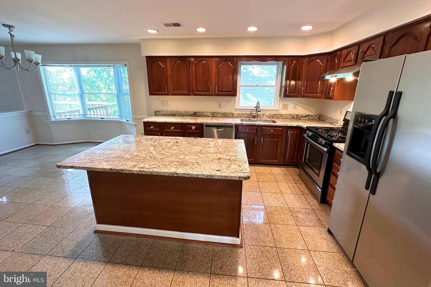 893 BROAD OAKS DRIVE
