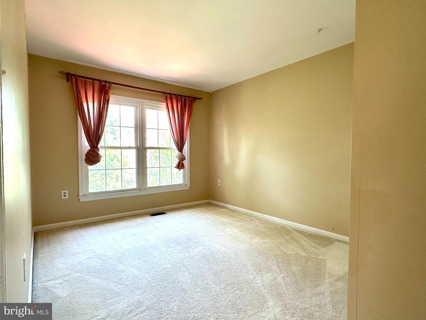 814 AUTUMN BREEZE COURT