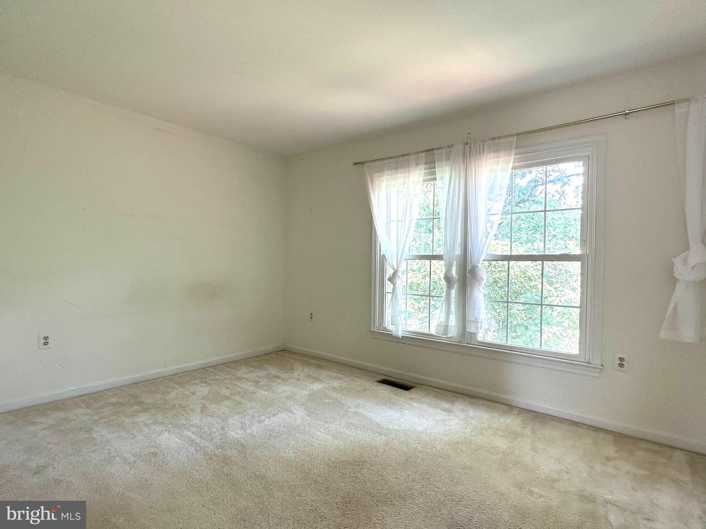 814 AUTUMN BREEZE COURT