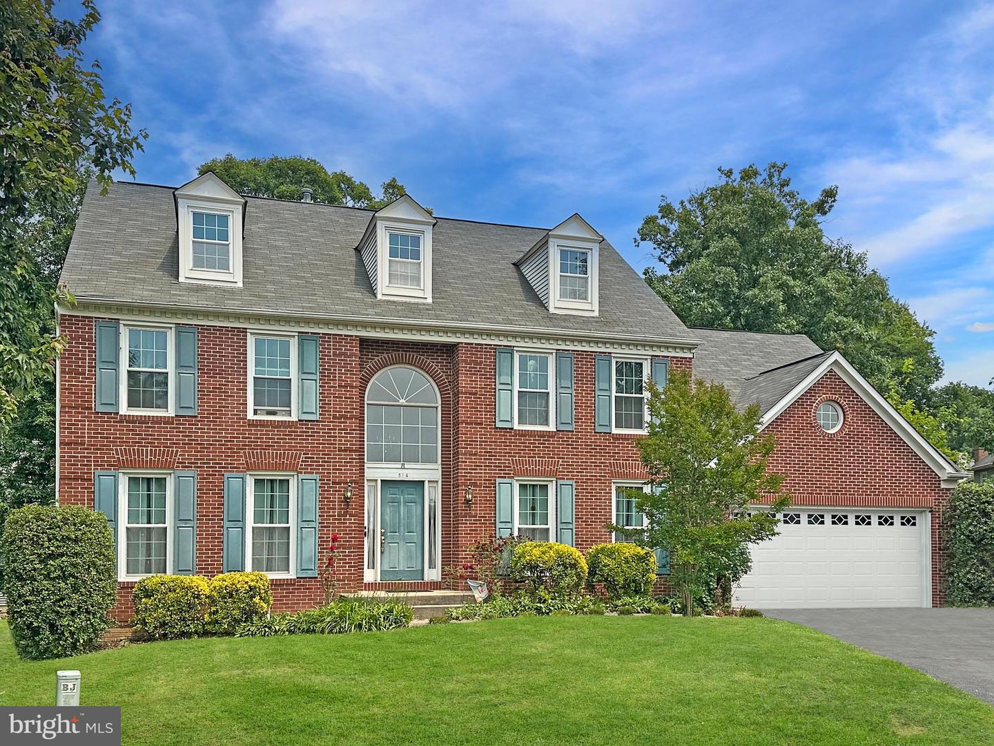 814 AUTUMN BREEZE COURT