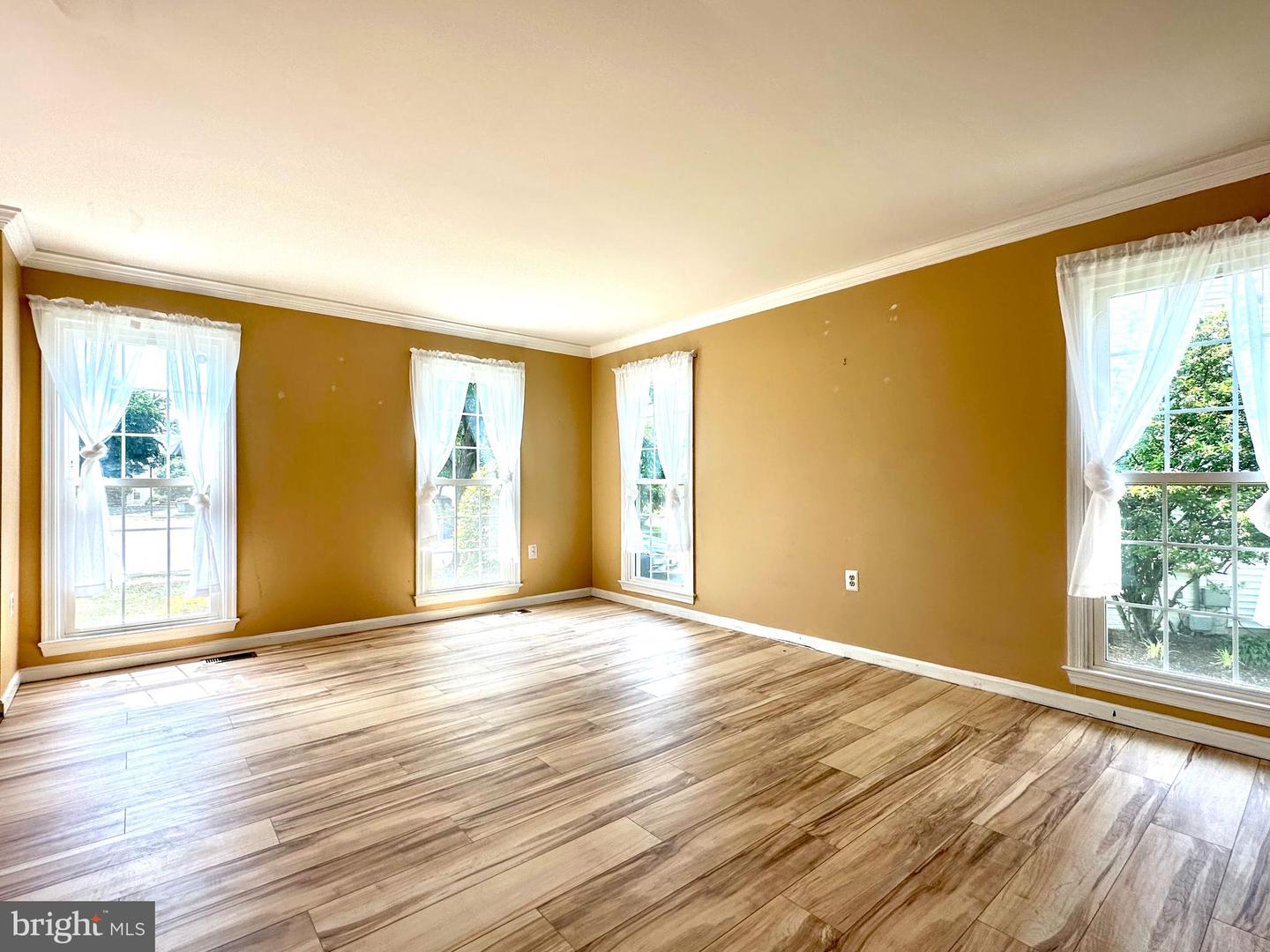 814 AUTUMN BREEZE COURT