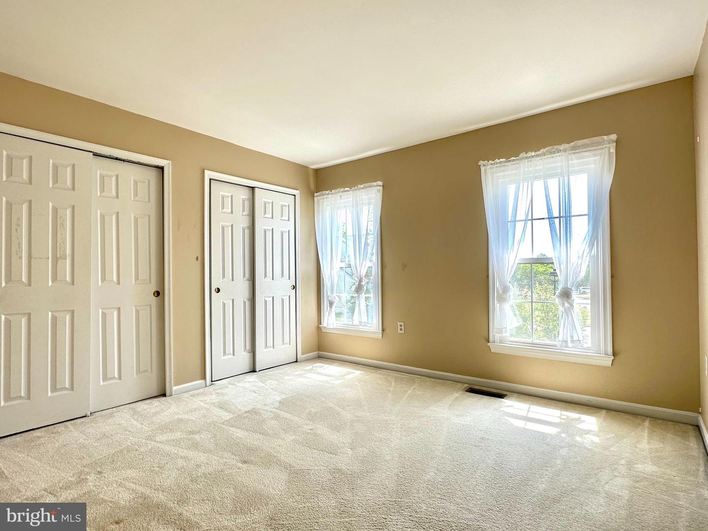 814 AUTUMN BREEZE COURT