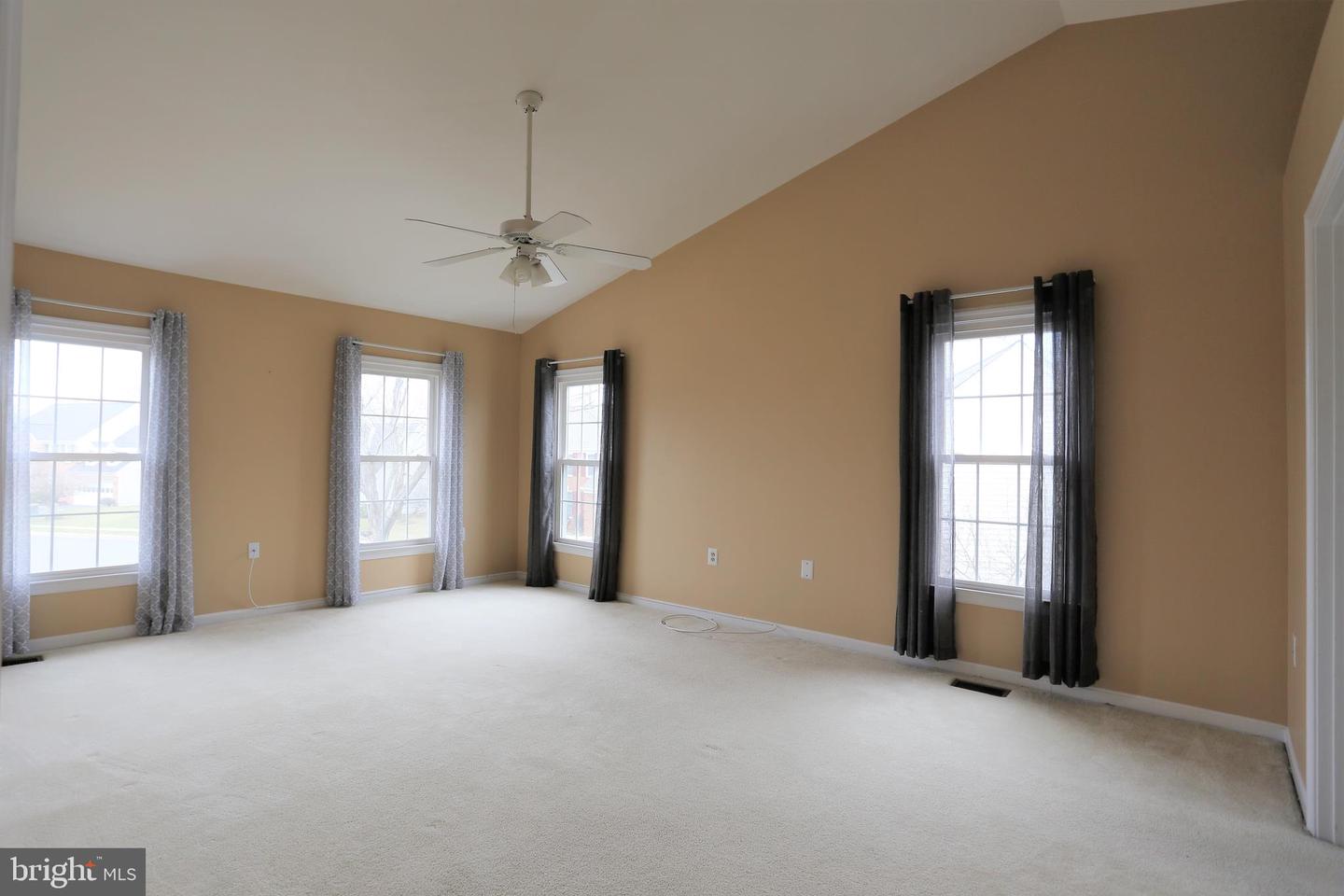 814 AUTUMN BREEZE COURT