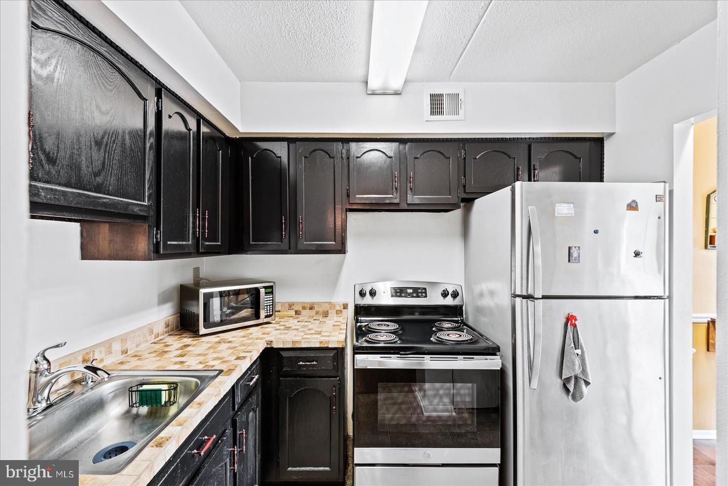 8611 SACRAMENTO DRIVE Unit: 01/8611D