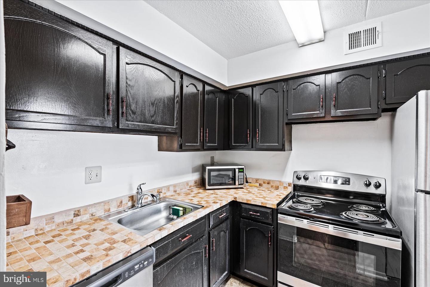 8611 SACRAMENTO DRIVE Unit: 01/8611D